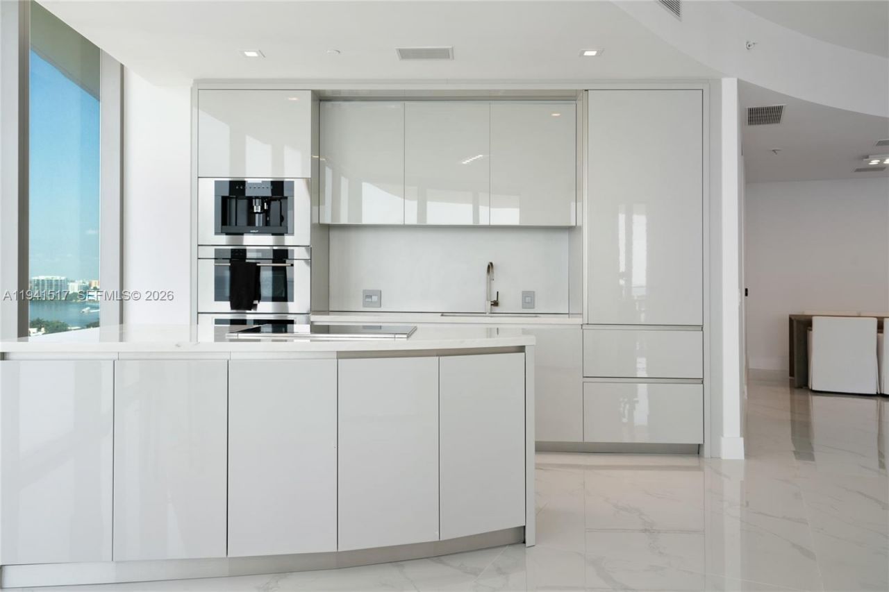 18975 Collins Ave, Unit 1104, Sunny Isles Beach, FL 33160 Photo