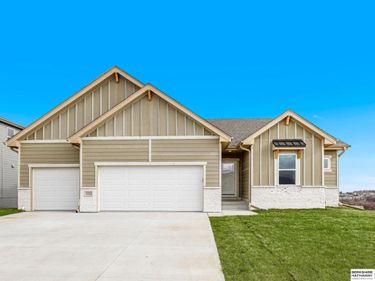 11011 S 104th Avenue, Papillion, NE 68046