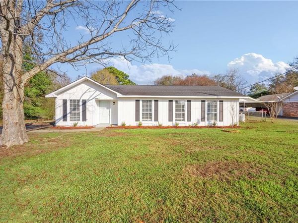 9040 Valley View Drive, Mobile, AL 36695