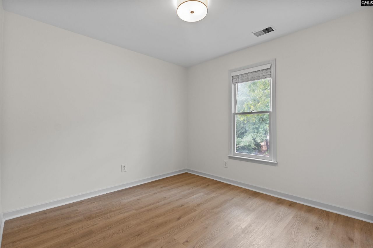 101 E Sparrowood Run Photo 36