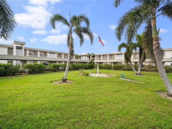 6102 Augusta DR, Unit 302, FORT MYERS, FL 33907