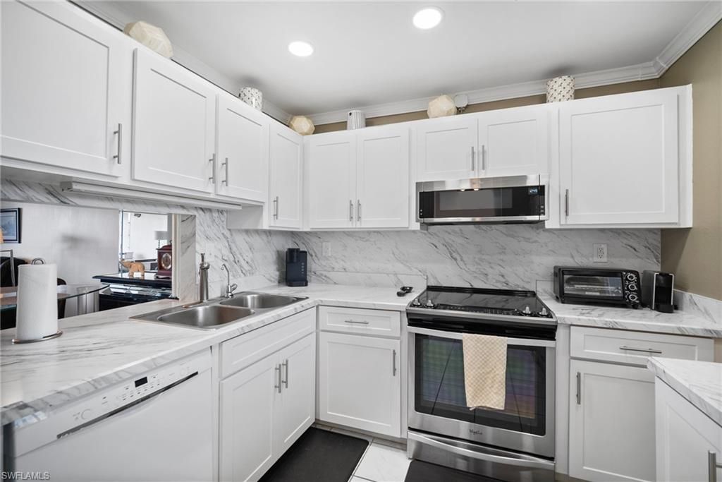 6102 Augusta Dr, Unit 302, Fort Myers, FL 33907 Photo