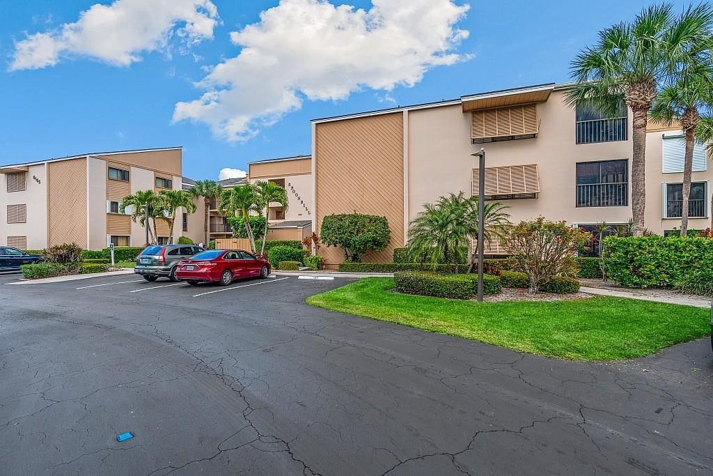 6165 S Mirror Lake Drive, Unit 106, Sebastian, FL 32958 Photo