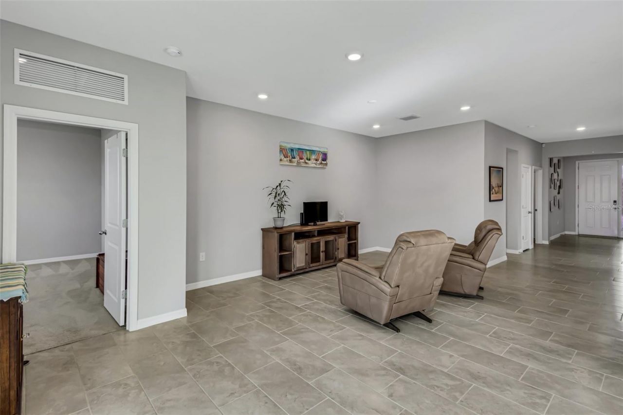 5625 Soft Skies Drive, Sarasota, FL 34238 Photo