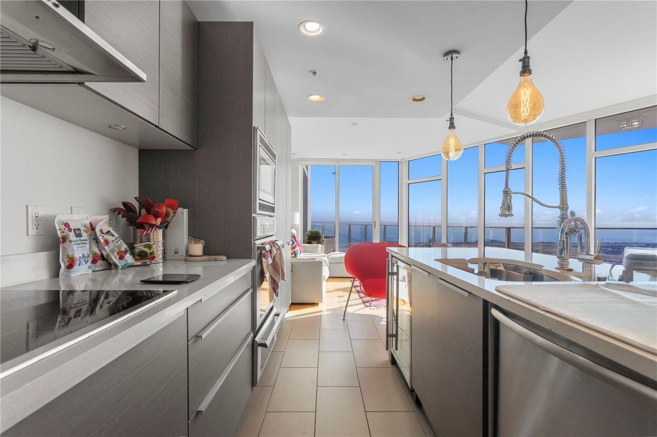 175 1st Street S, Unit 2107, Saint Petersburg, FL 33701 Photo