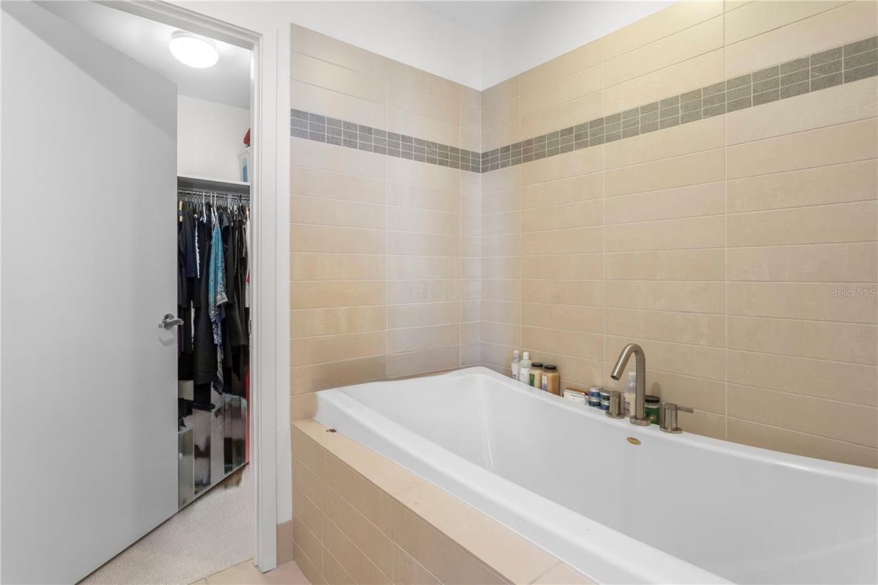 175 1st Street S, Unit 2107, Saint Petersburg, FL 33701 Photo