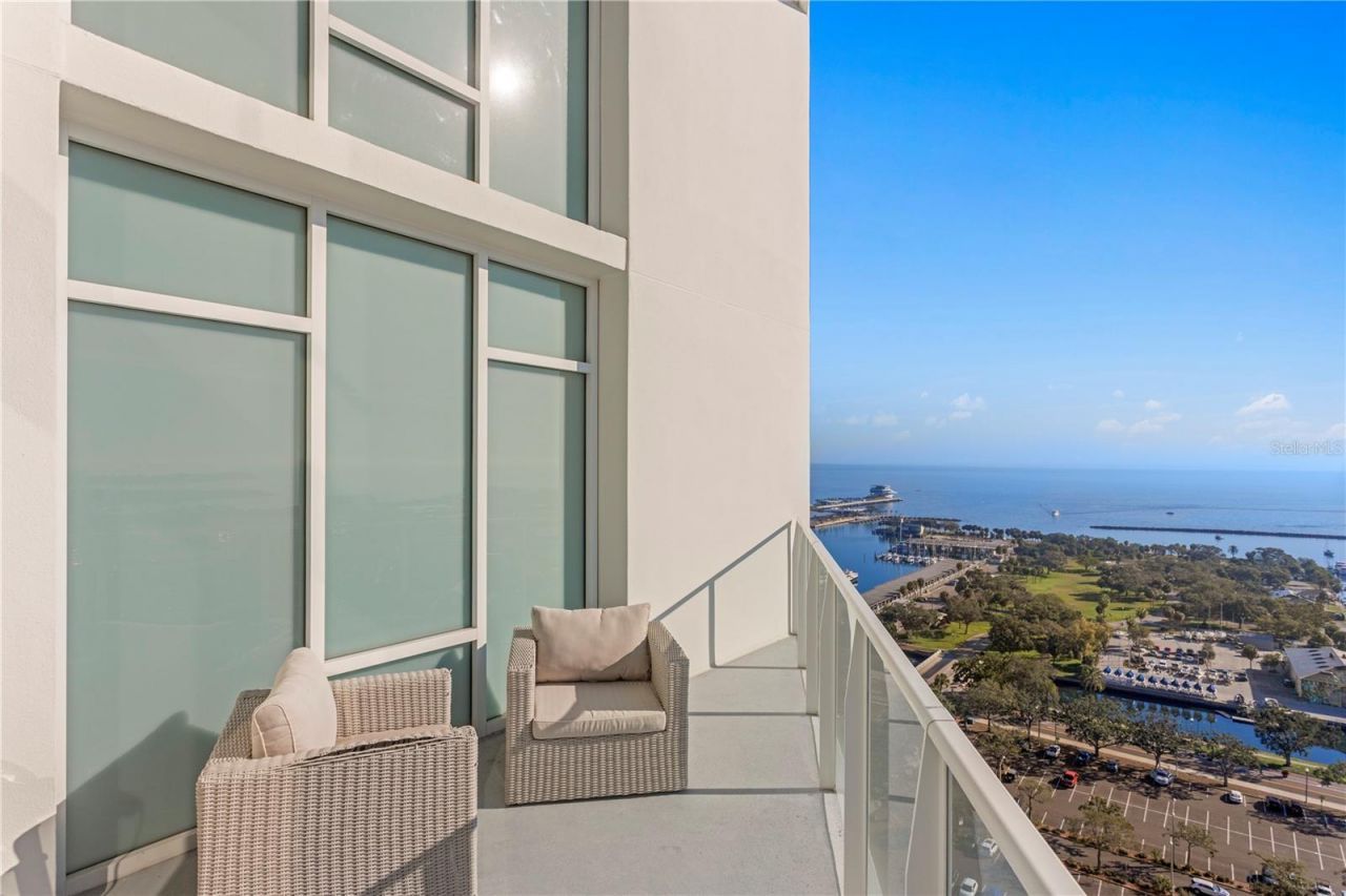 175 1st Street S, Unit 2107, Saint Petersburg, FL 33701 Photo