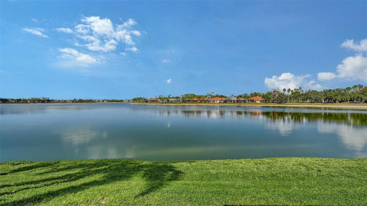 6619 Waters Edge Way, Lakewood Ranch, FL 34202 Photo