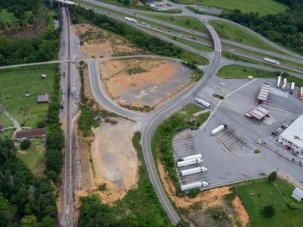 5110 N Fork RD , Elliston, VA 24087