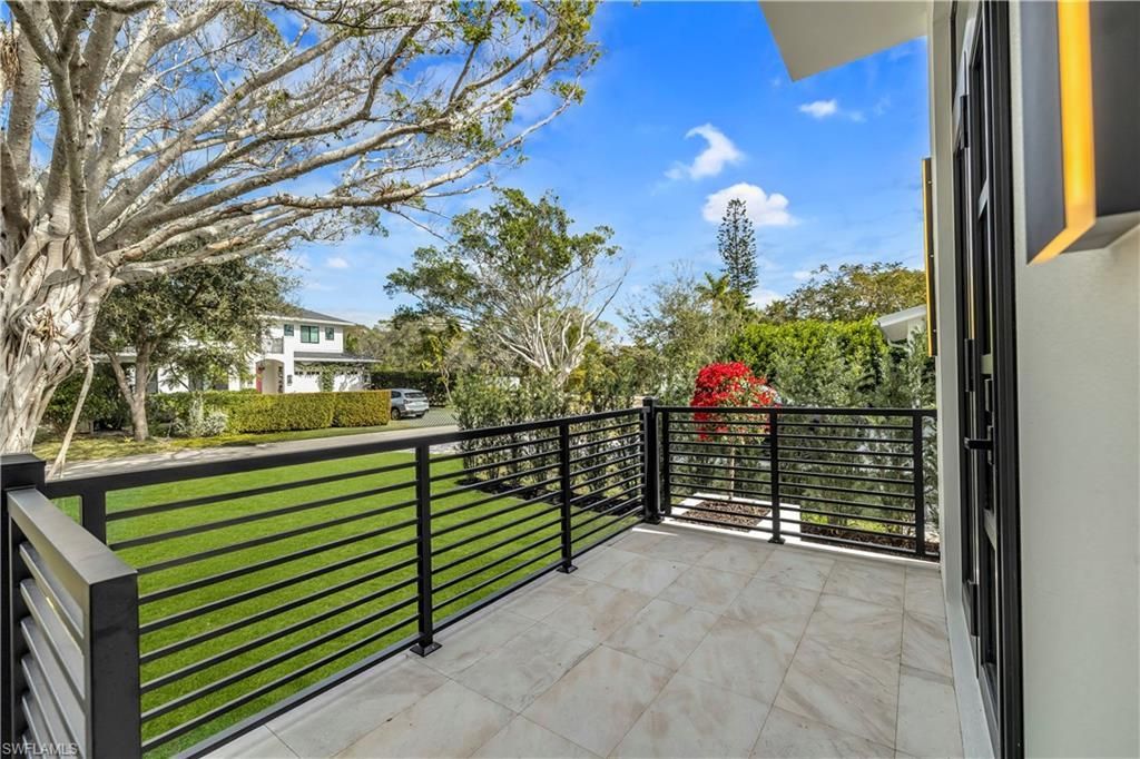 1150 8th Ter N, Naples, FL 34102 Photo