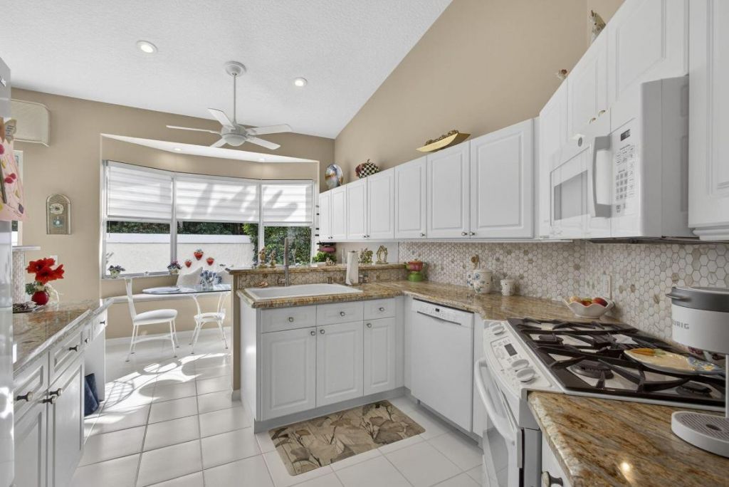 8184 Sandpiper Way, West Palm Beach, FL 33412 Photo