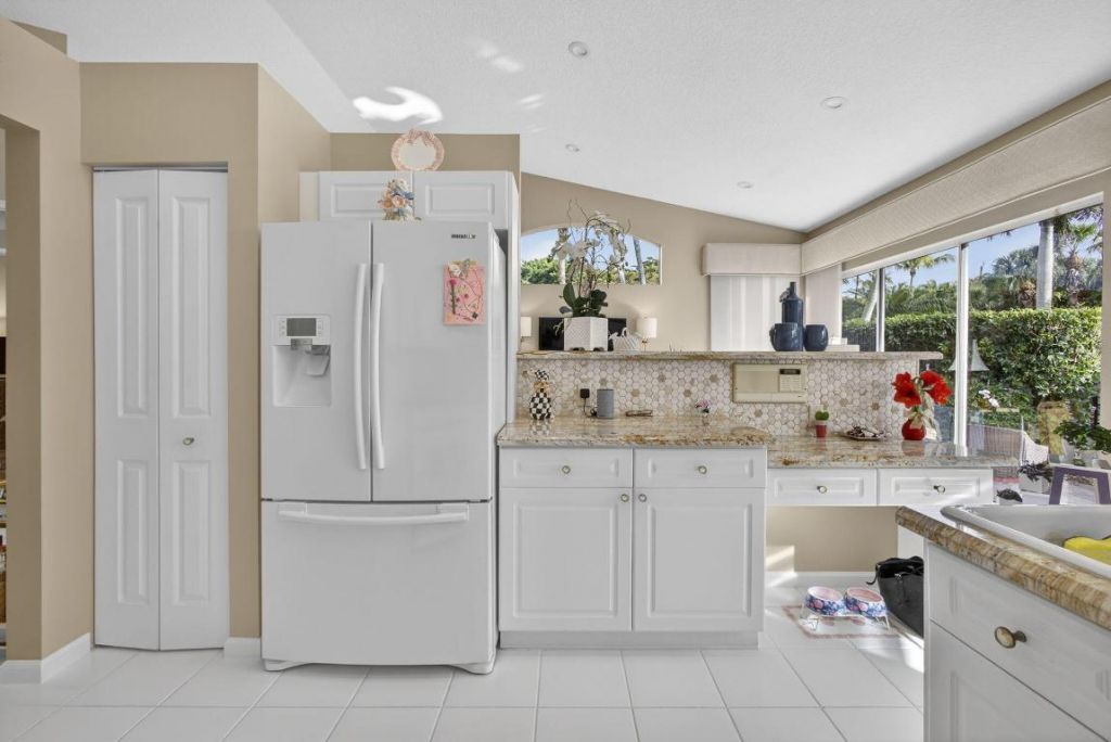 8184 Sandpiper Way, West Palm Beach, FL 33412 Photo