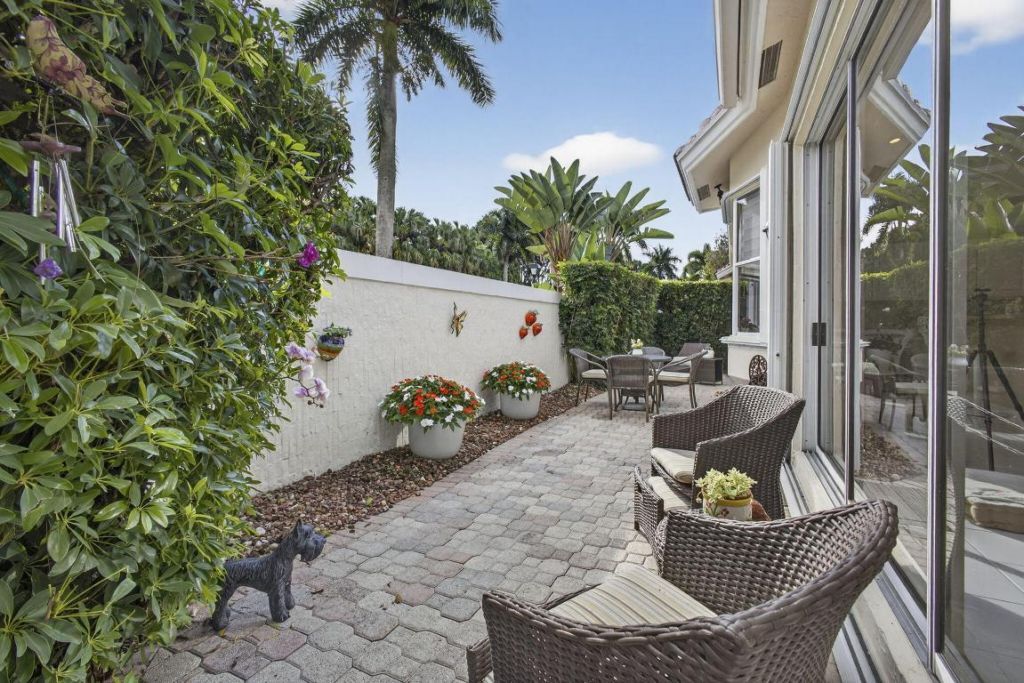 8184 Sandpiper Way, West Palm Beach, FL 33412 Photo