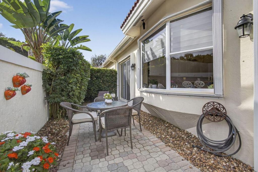 8184 Sandpiper Way, West Palm Beach, FL 33412 Photo