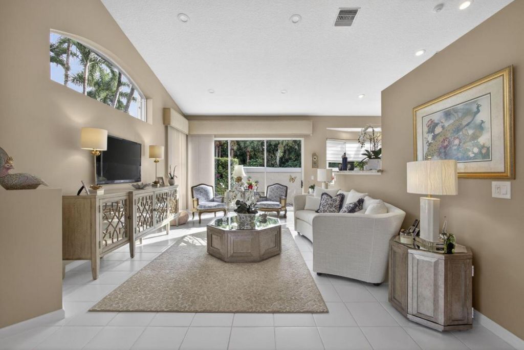 8184 Sandpiper Way, West Palm Beach, FL 33412 Photo