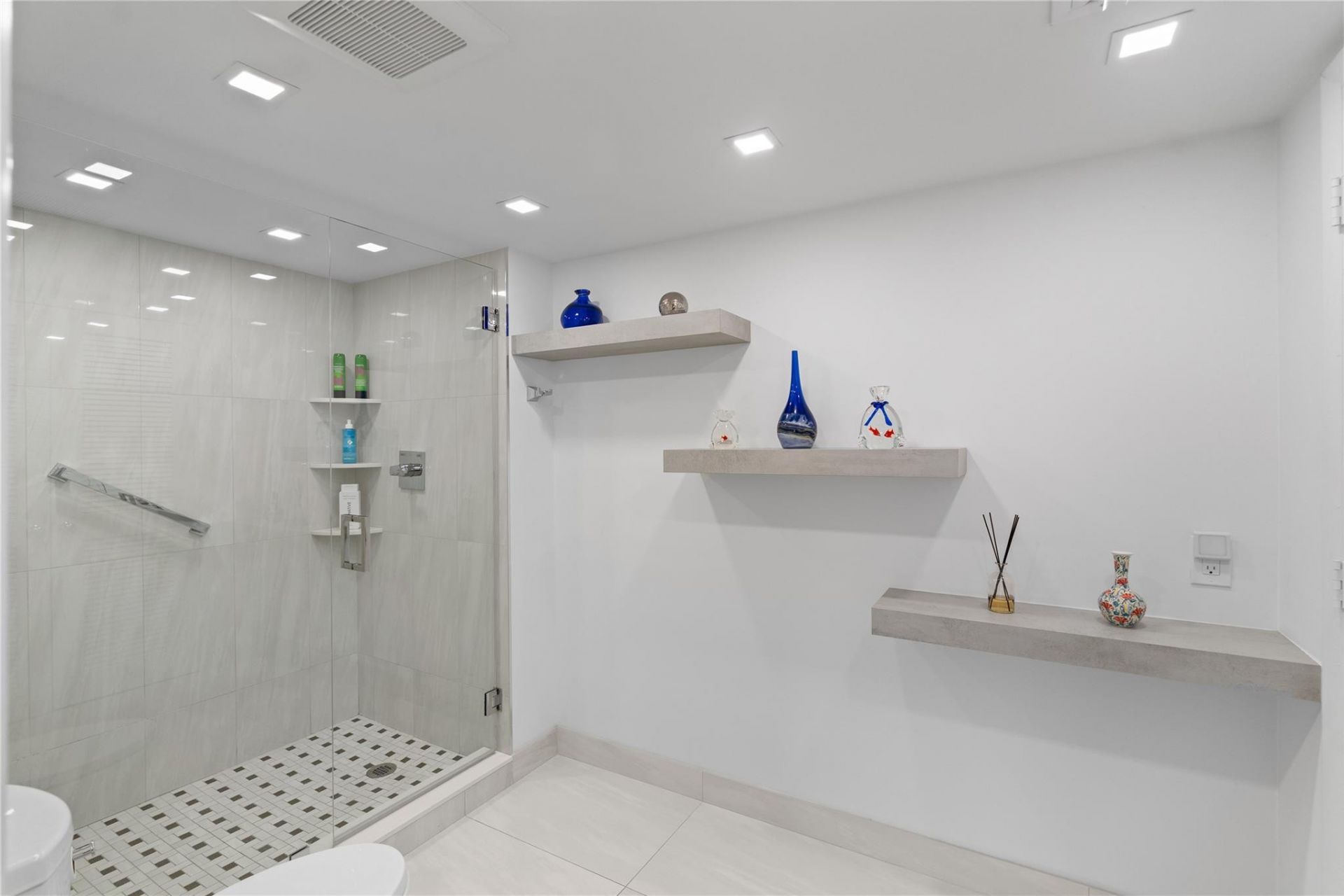 4900 N Ocean Boulevard, Unit 412, Lauderdale by the Sea, FL 33308 Photo