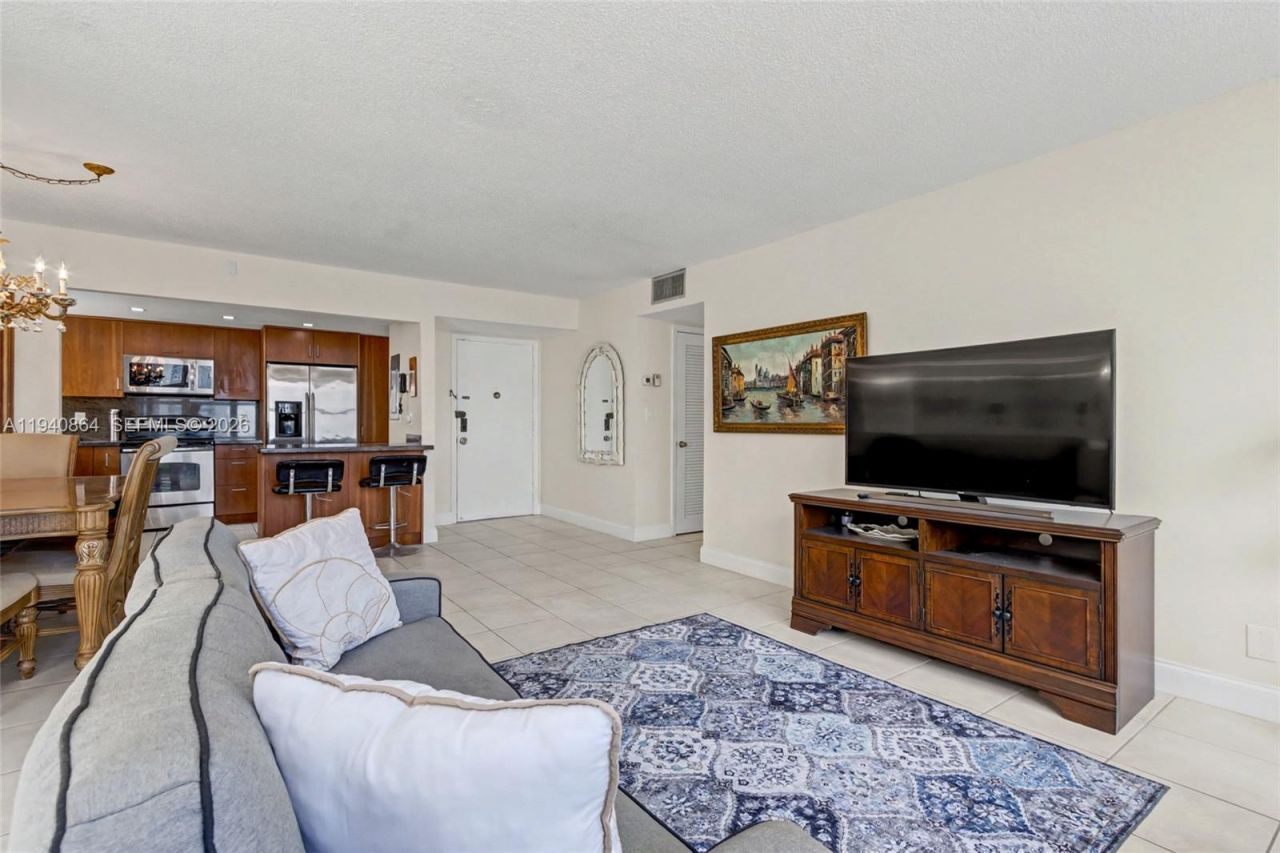 1825 S Ocean Dr, Unit 609, Hallandale Beach, FL 33009 Photo
