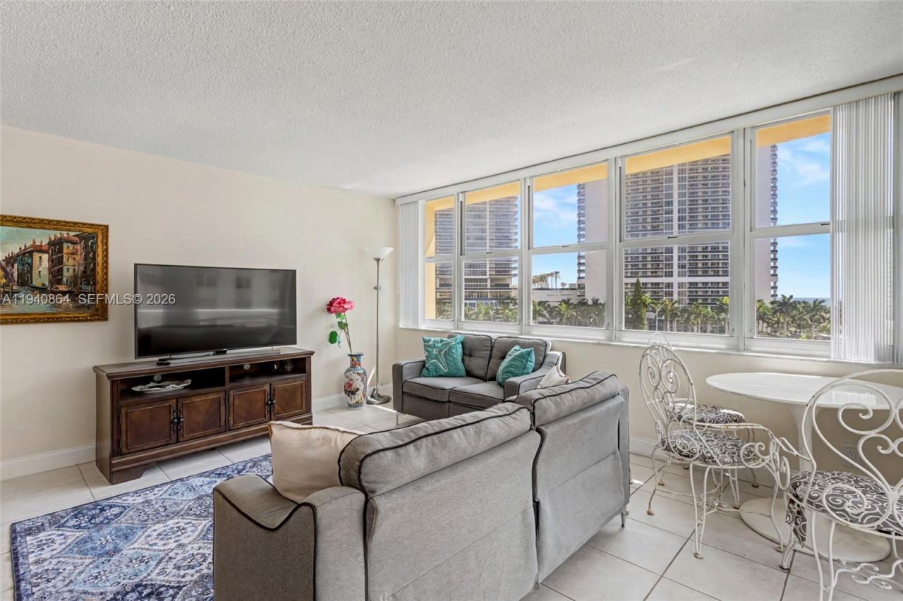 1825 S Ocean Dr, Unit 609, Hallandale Beach, FL 33009 Photo