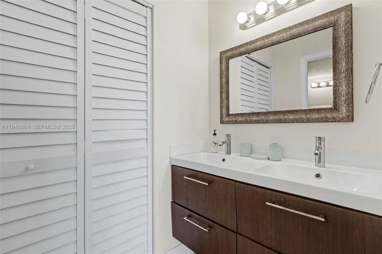 1825 S Ocean Dr, Unit 609, Hallandale Beach, FL 33009 Photo