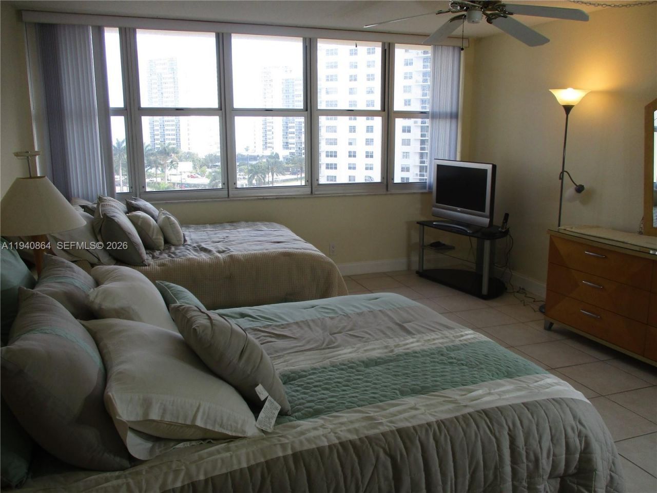 1825 S Ocean Dr, Unit 609, Hallandale Beach, FL 33009 Photo