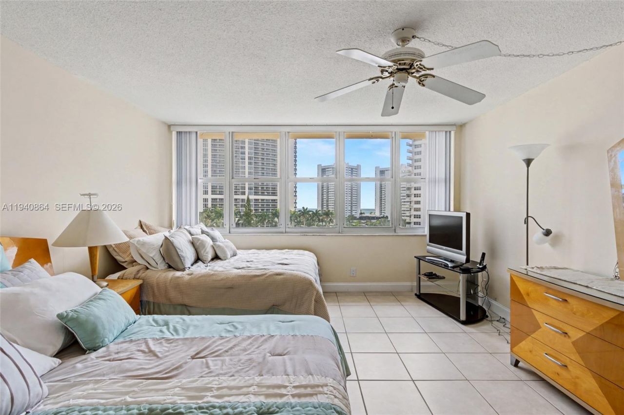 1825 S Ocean Dr, Unit 609, Hallandale Beach, FL 33009 Photo