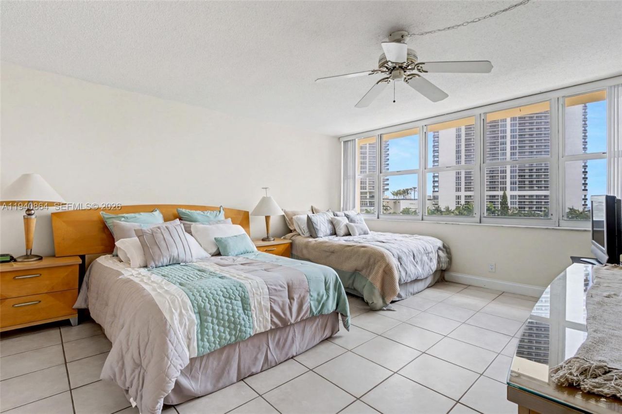 1825 S Ocean Dr, Unit 609, Hallandale Beach, FL 33009 Photo