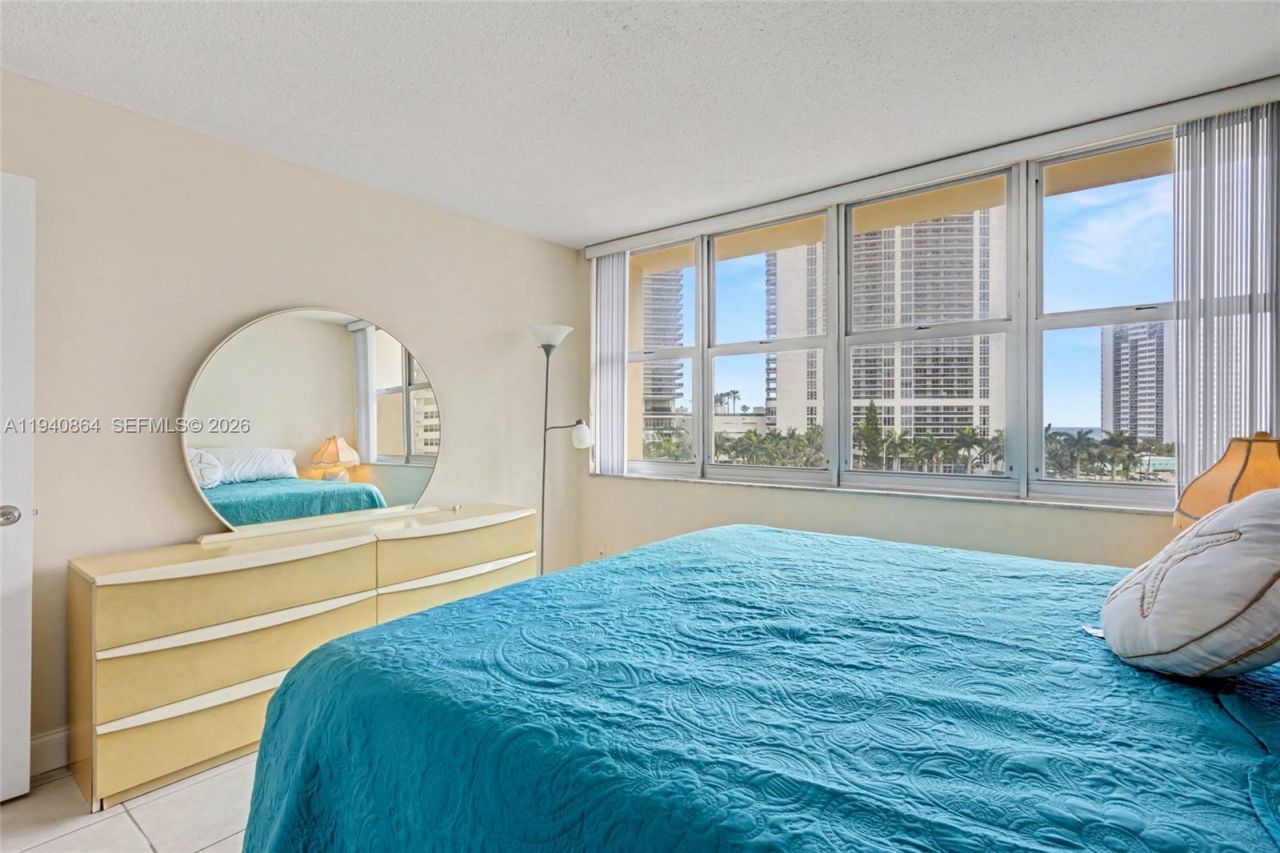 1825 S Ocean Dr, Unit 609, Hallandale Beach, FL 33009 Photo