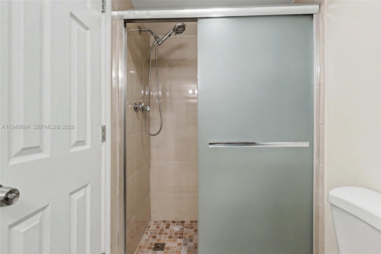 1825 S Ocean Dr, Unit 609, Hallandale Beach, FL 33009 Photo