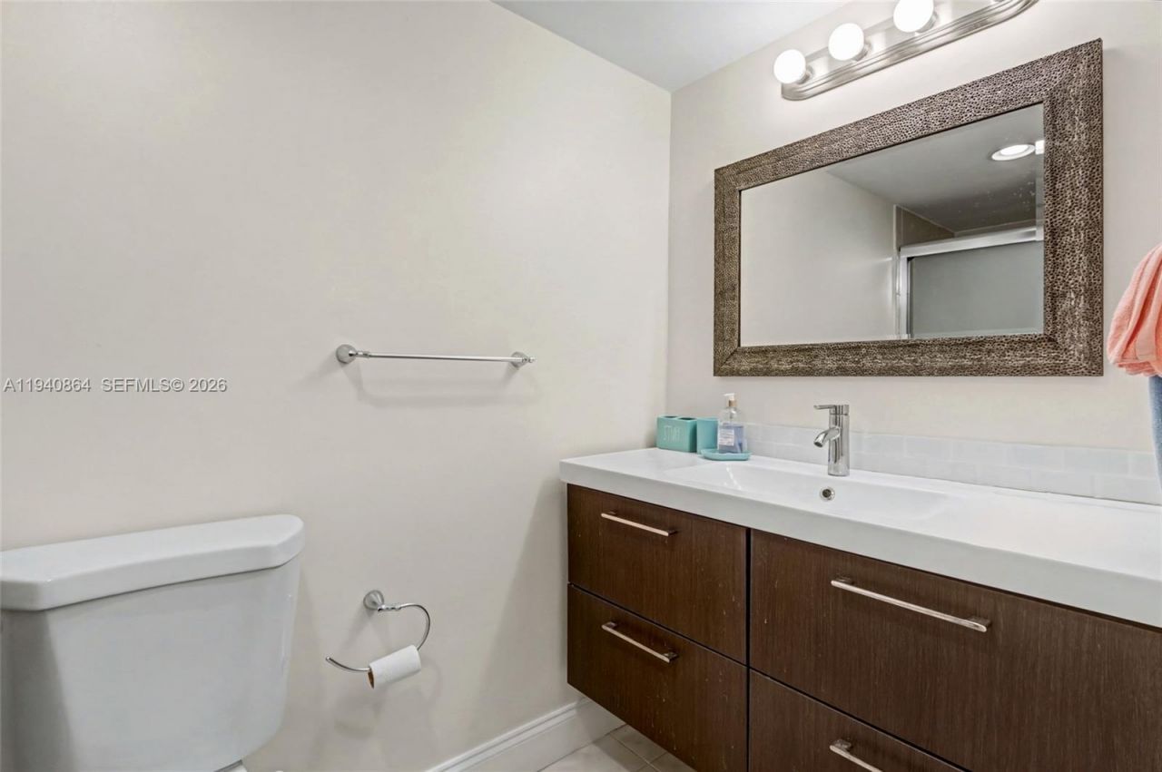 1825 S Ocean Dr, Unit 609, Hallandale Beach, FL 33009 Photo