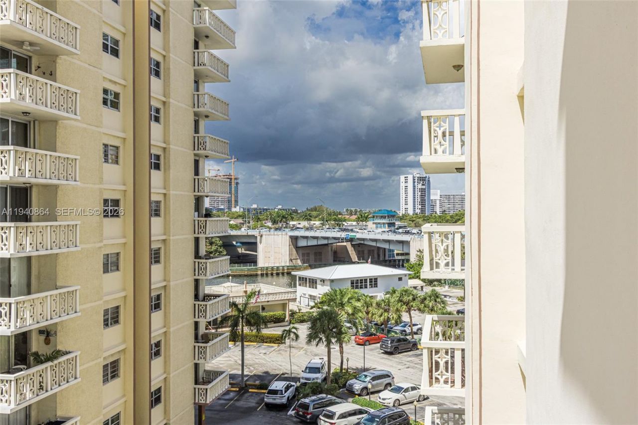 1825 S Ocean Dr, Unit 609, Hallandale Beach, FL 33009 Photo