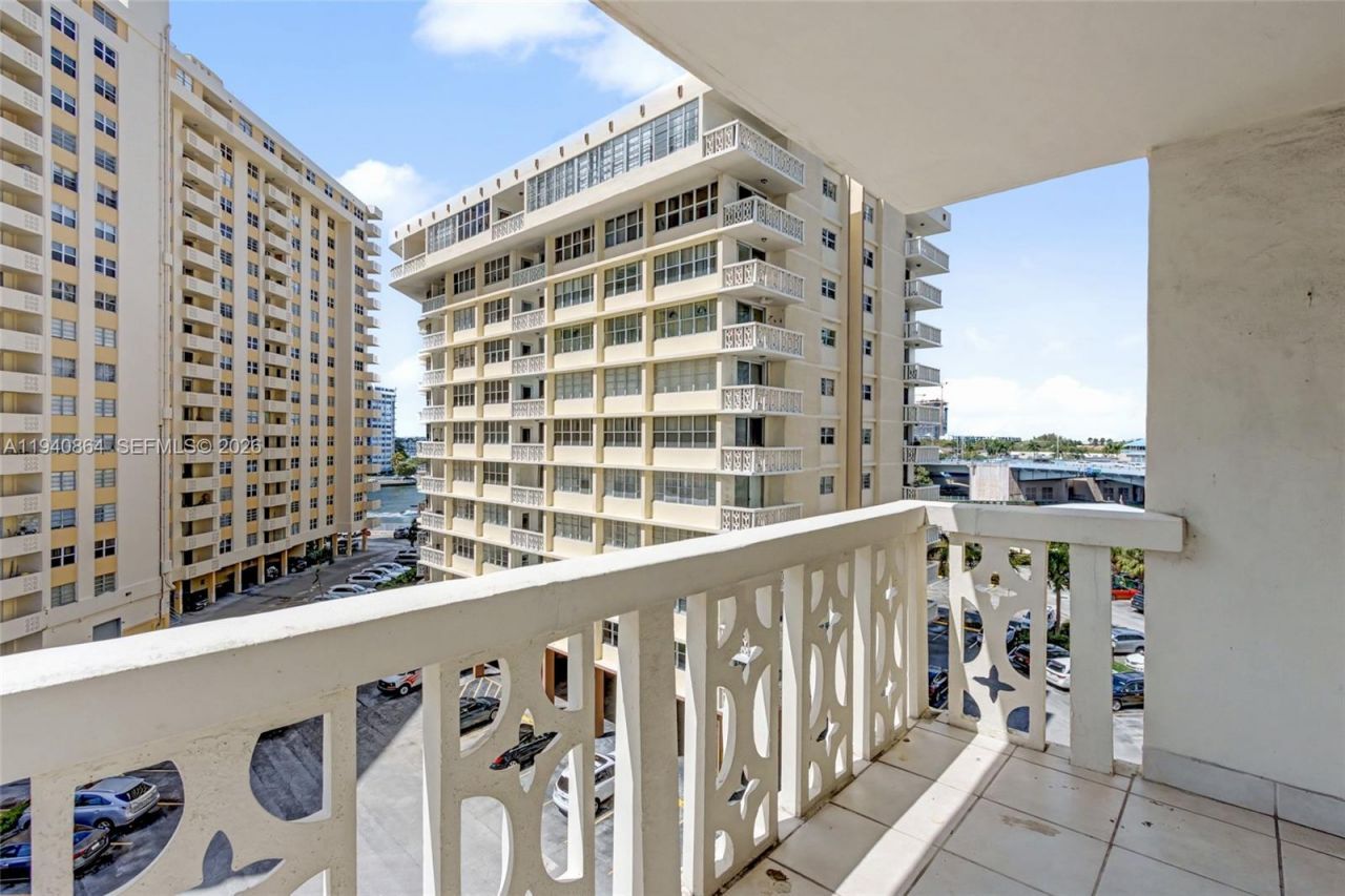 1825 S Ocean Dr, Unit 609, Hallandale Beach, FL 33009 Photo