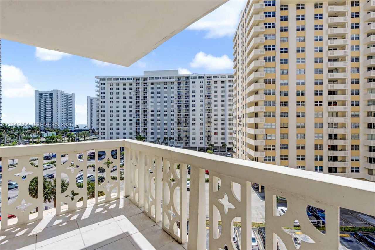 1825 S Ocean Dr, Unit 609, Hallandale Beach, FL 33009 Photo