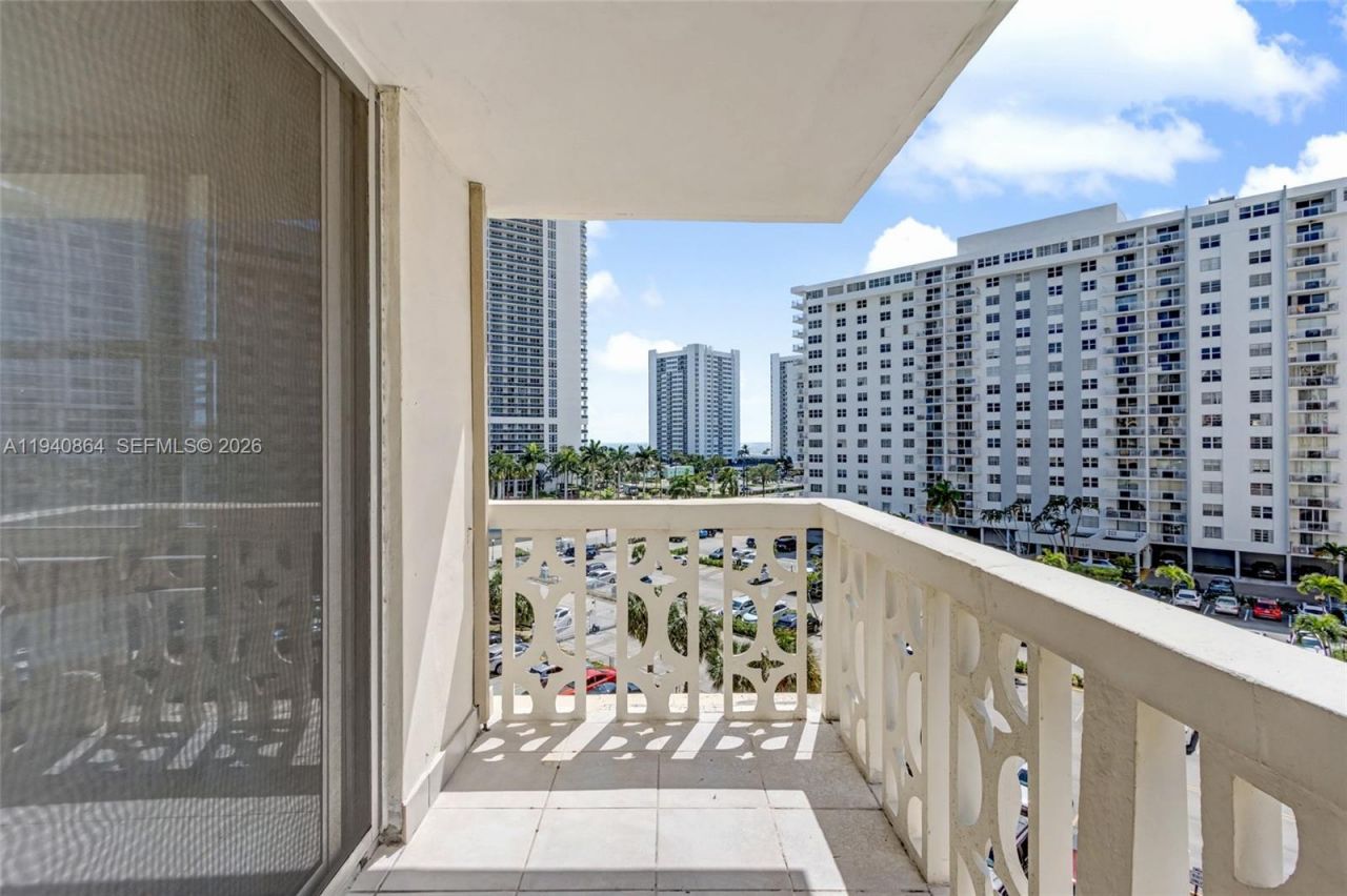 1825 S Ocean Dr, Unit 609, Hallandale Beach, FL 33009 Photo