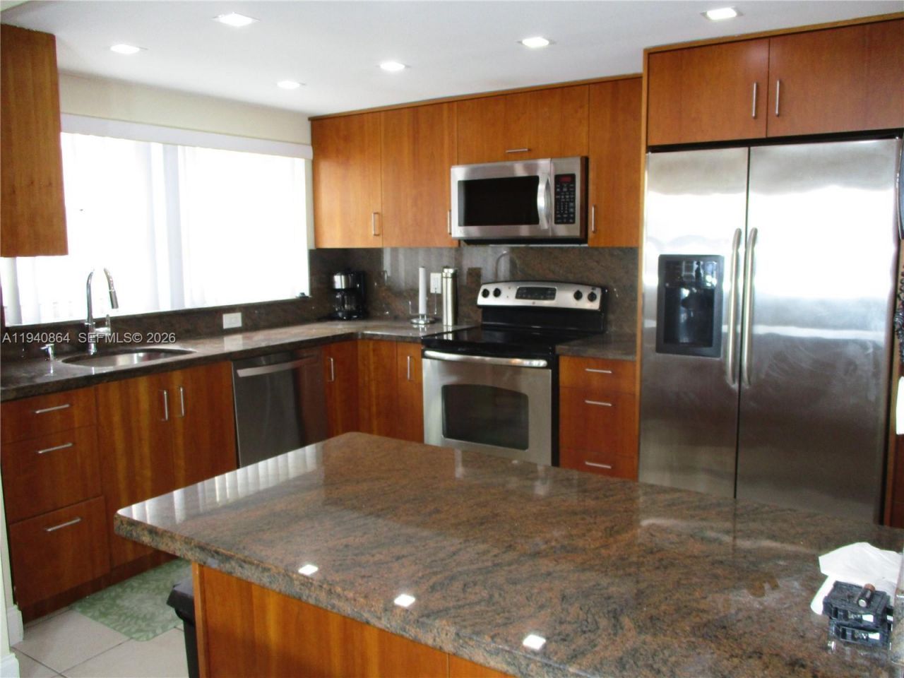 1825 S Ocean Dr, Unit 609, Hallandale Beach, FL 33009 Photo