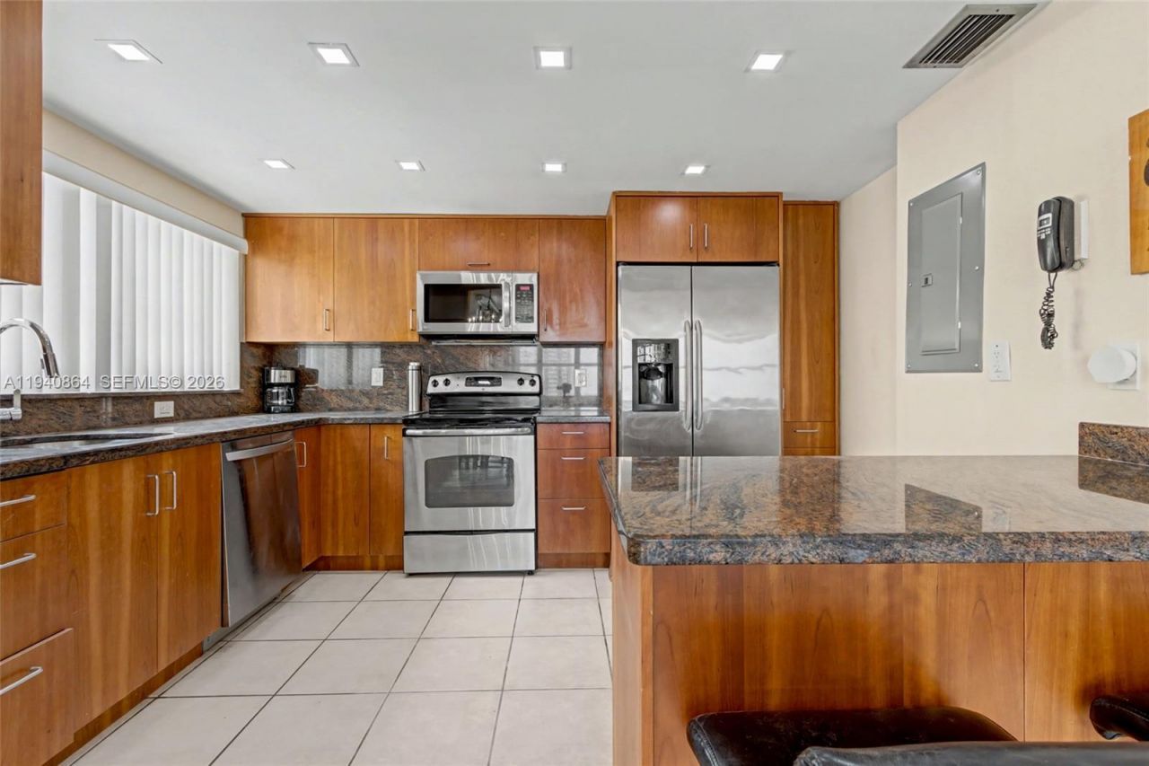 1825 S Ocean Dr, Unit 609, Hallandale Beach, FL 33009 Photo