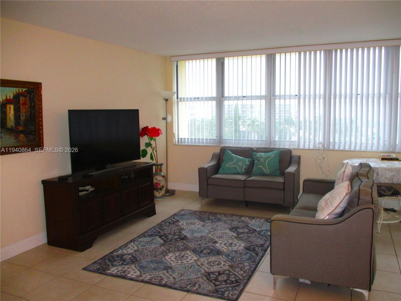 1825 S Ocean Dr, Unit 609, Hallandale Beach, FL 33009 Photo