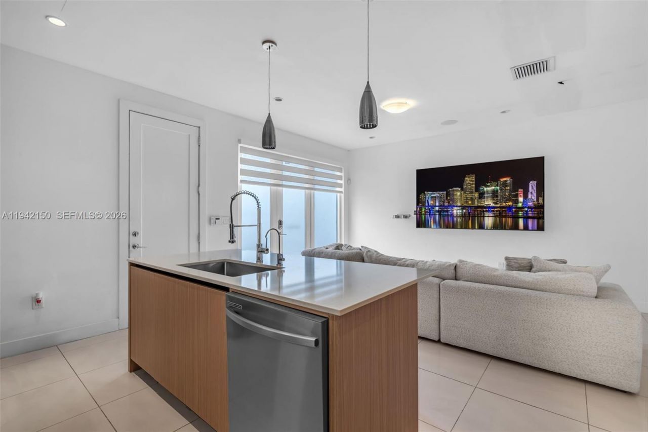 6348 NW 104th Ct , Doral, FL 33178 Photo