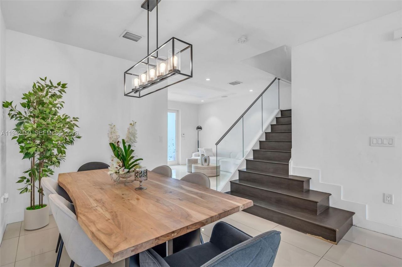 6348 NW 104th Ct , Doral, FL 33178 Photo