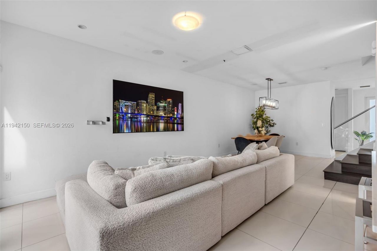 6348 NW 104th Ct , Doral, FL 33178 Photo