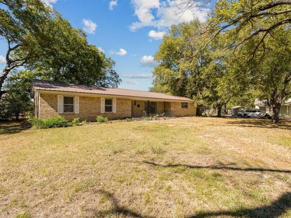 921 Evans Street, Bonham, TX 75418
