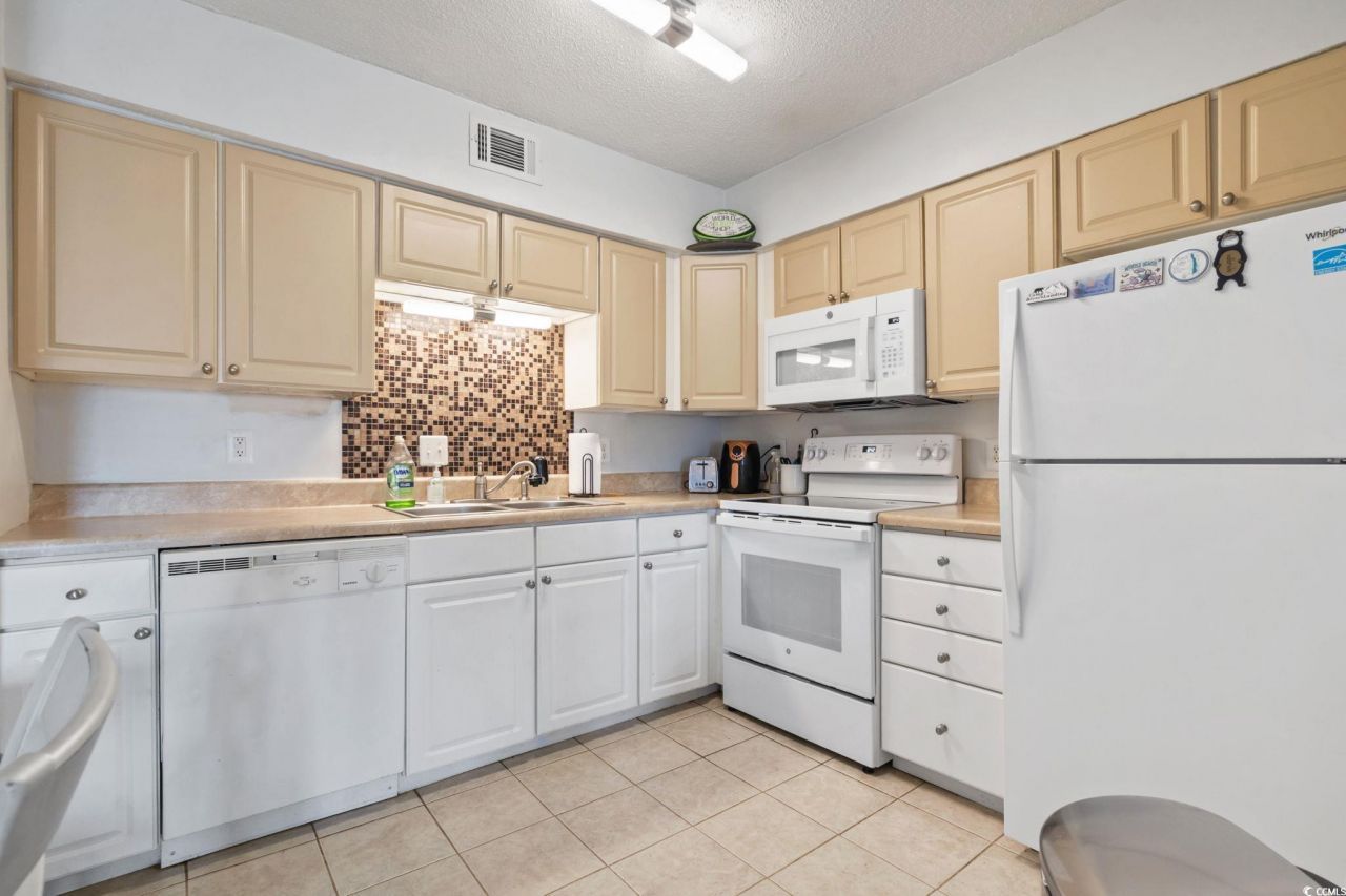 421 Cambridge Circle Photo 12