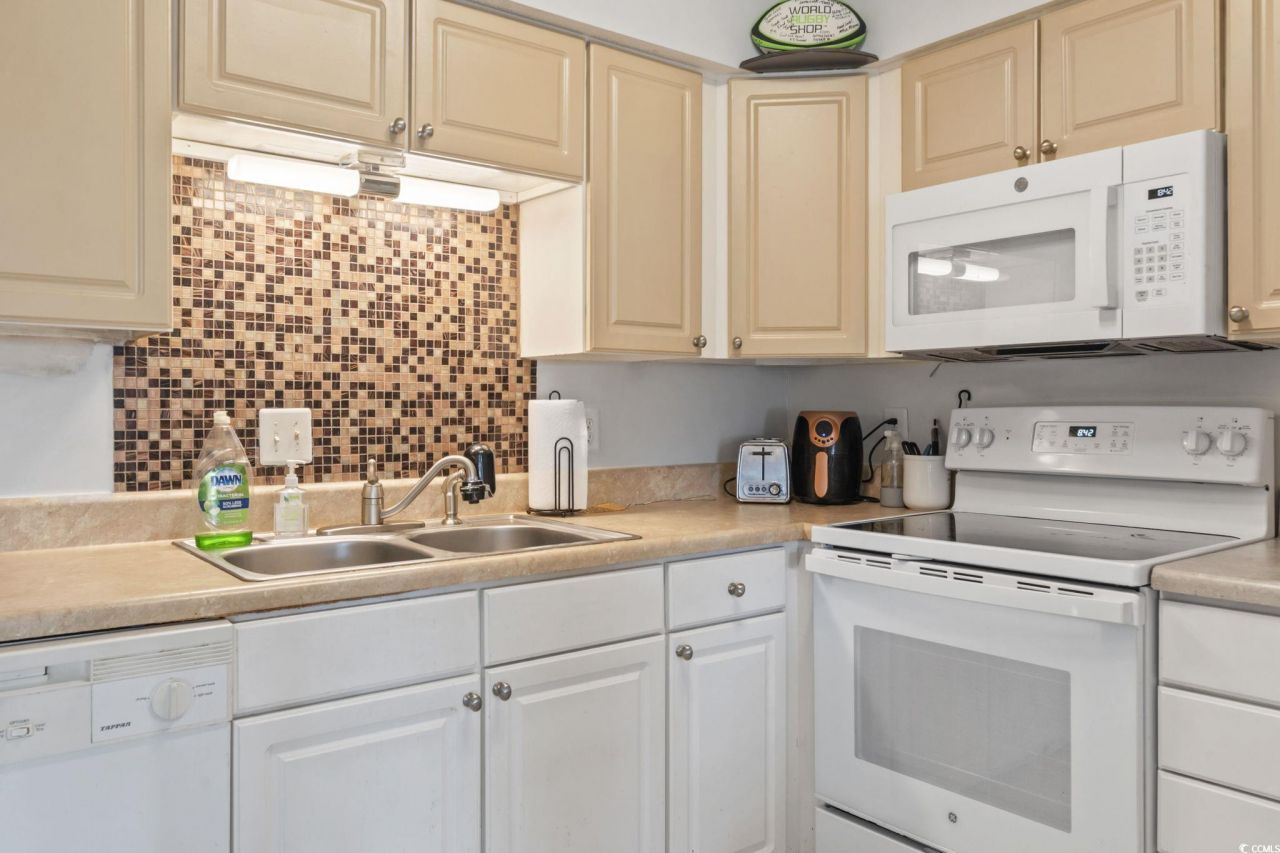 421 Cambridge Circle Photo 13