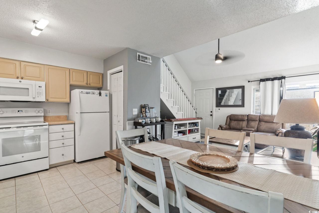 421 Cambridge Circle Photo 15