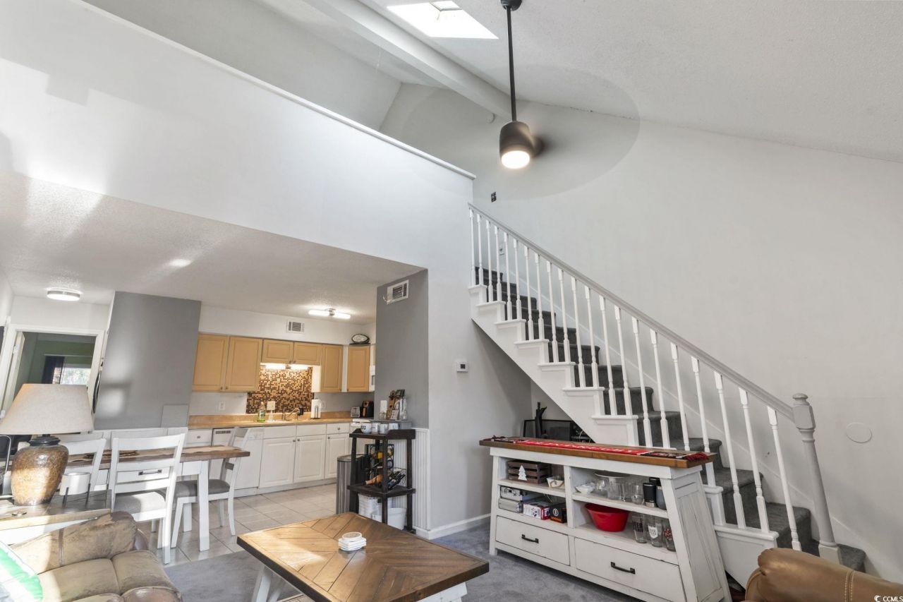 421 Cambridge Circle Photo 17