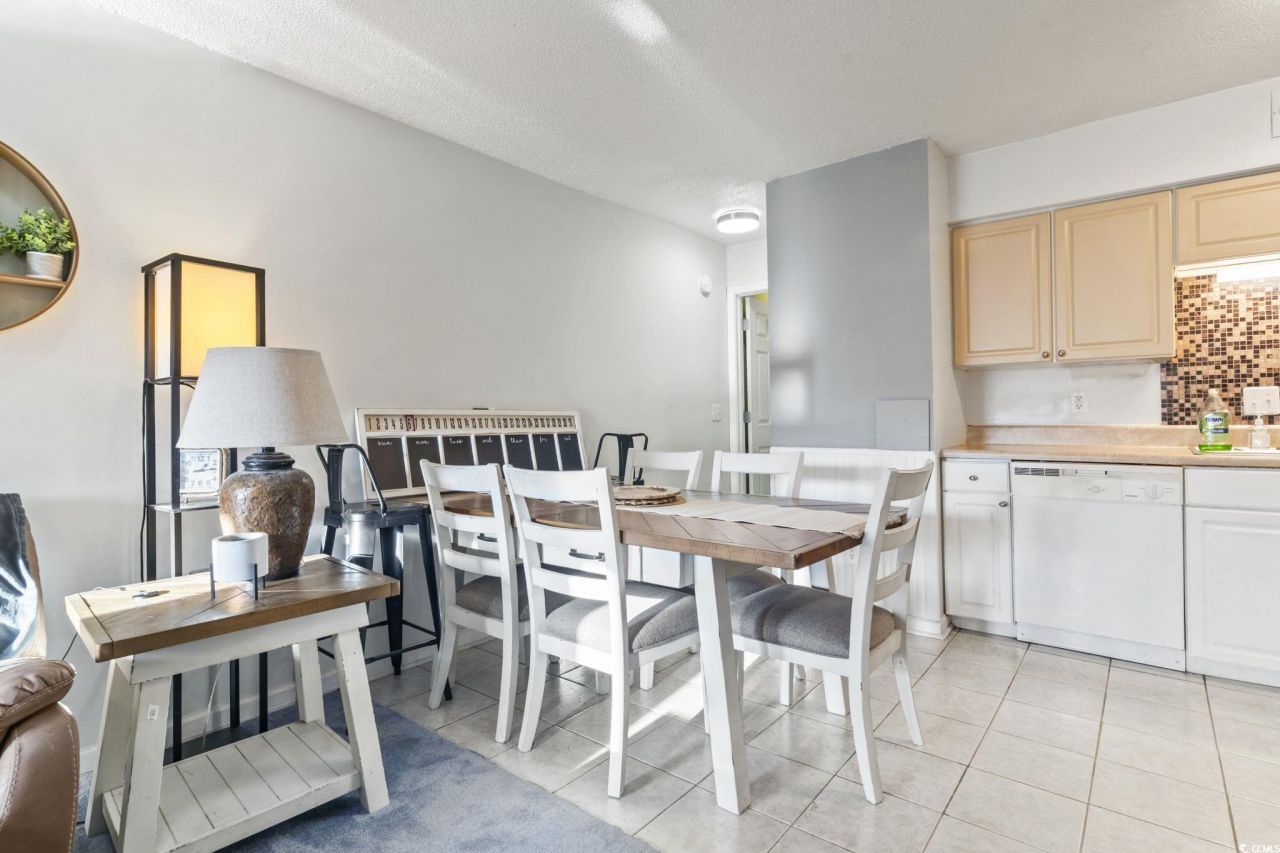 421 Cambridge Circle Photo 19