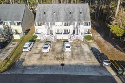 421 Cambridge Circle photo 4