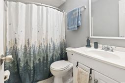 421 Cambridge Circle photo 4