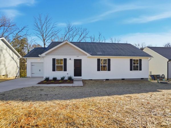 1207 Suncrest Avenue, Statesville, NC 28677