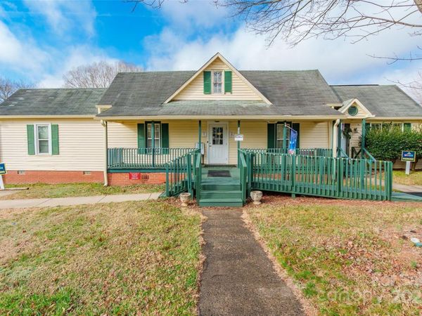 547 N Oakland Avenue, Statesville, NC 28677