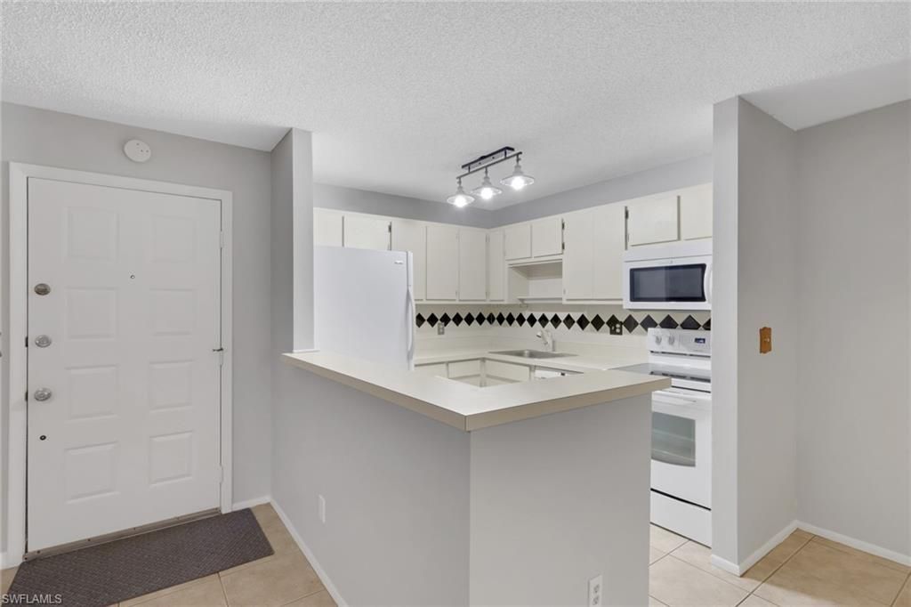 8151 S Woods Cir, Unit 12, Fort Myers, FL 33919 Photo